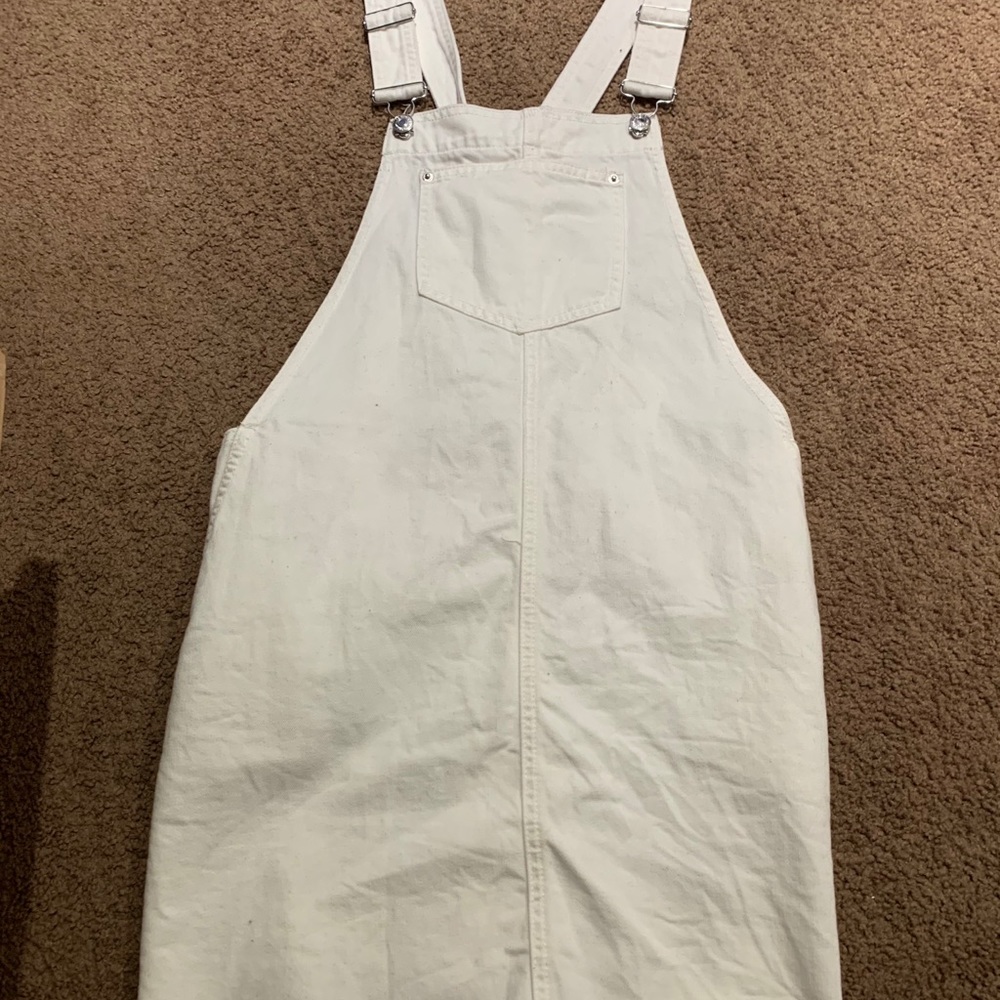 Clothes - Picture 6 of 16